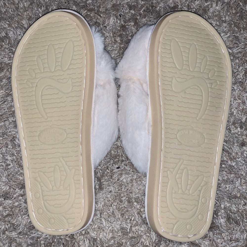 Faux Fur Slippers NWT - Picture 4 of 4